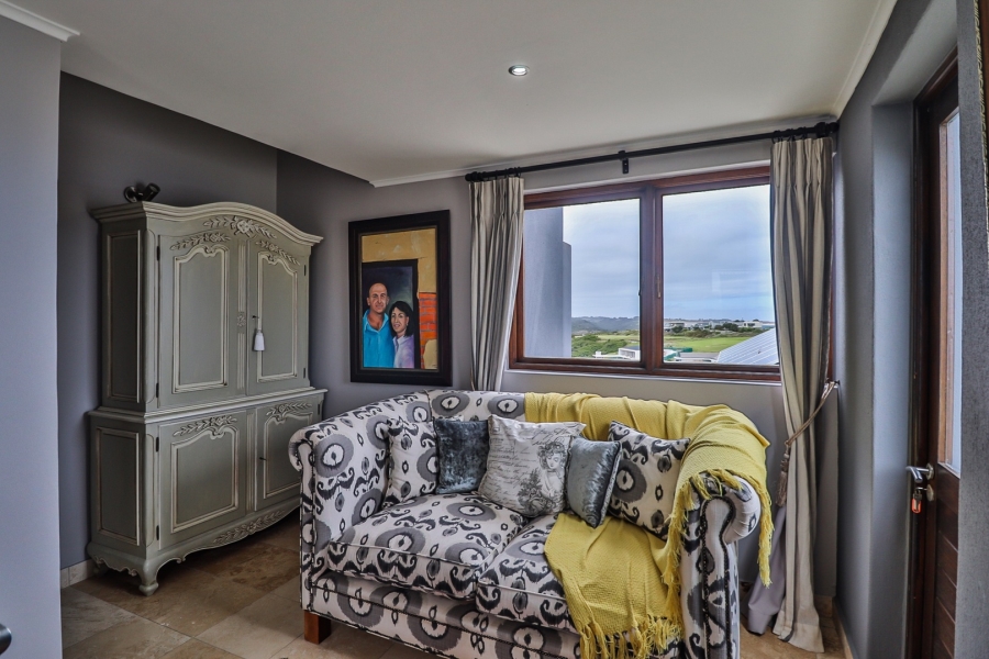 5 Bedroom Property for Sale in Oubaai Western Cape